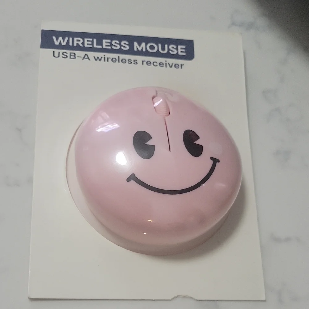 Target Bulleye' Playground Smiley Face Wireless Mouse USB- A Wireless Receiver